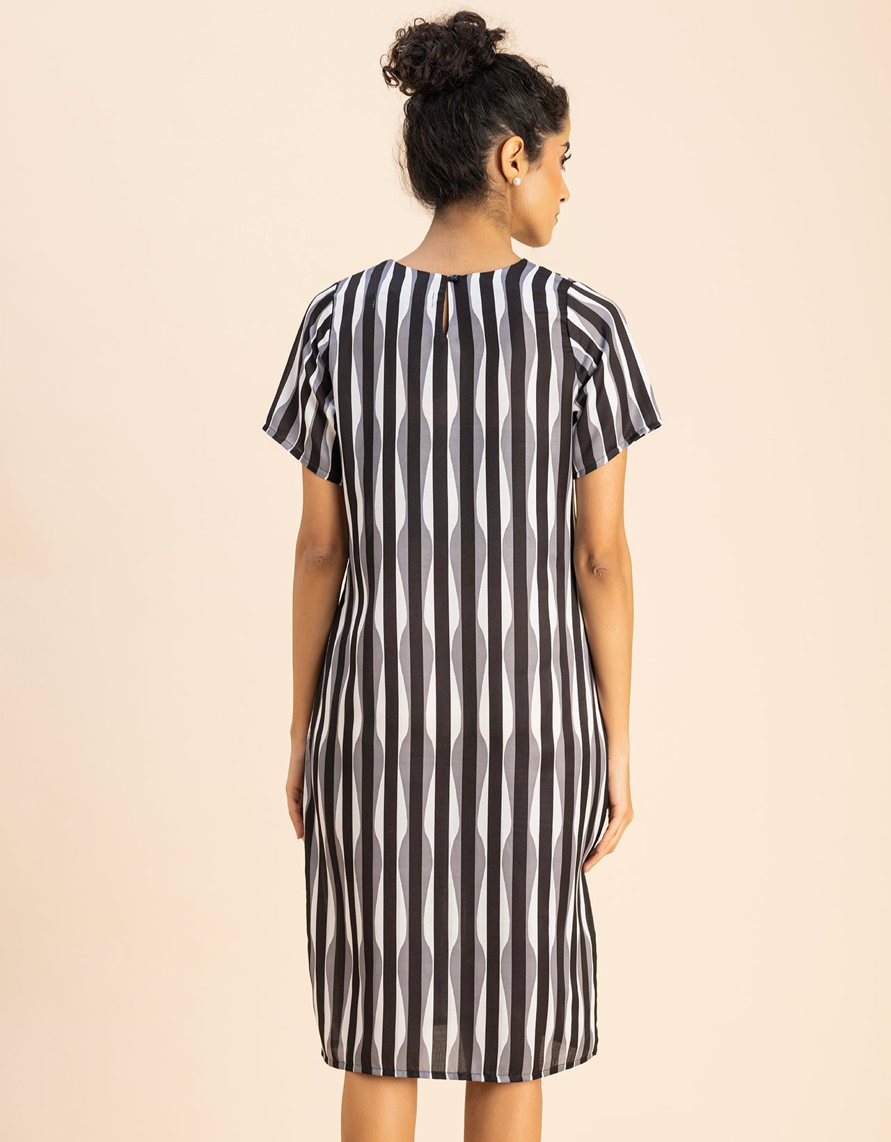 Short Sleeve Round Neck Printed Dress