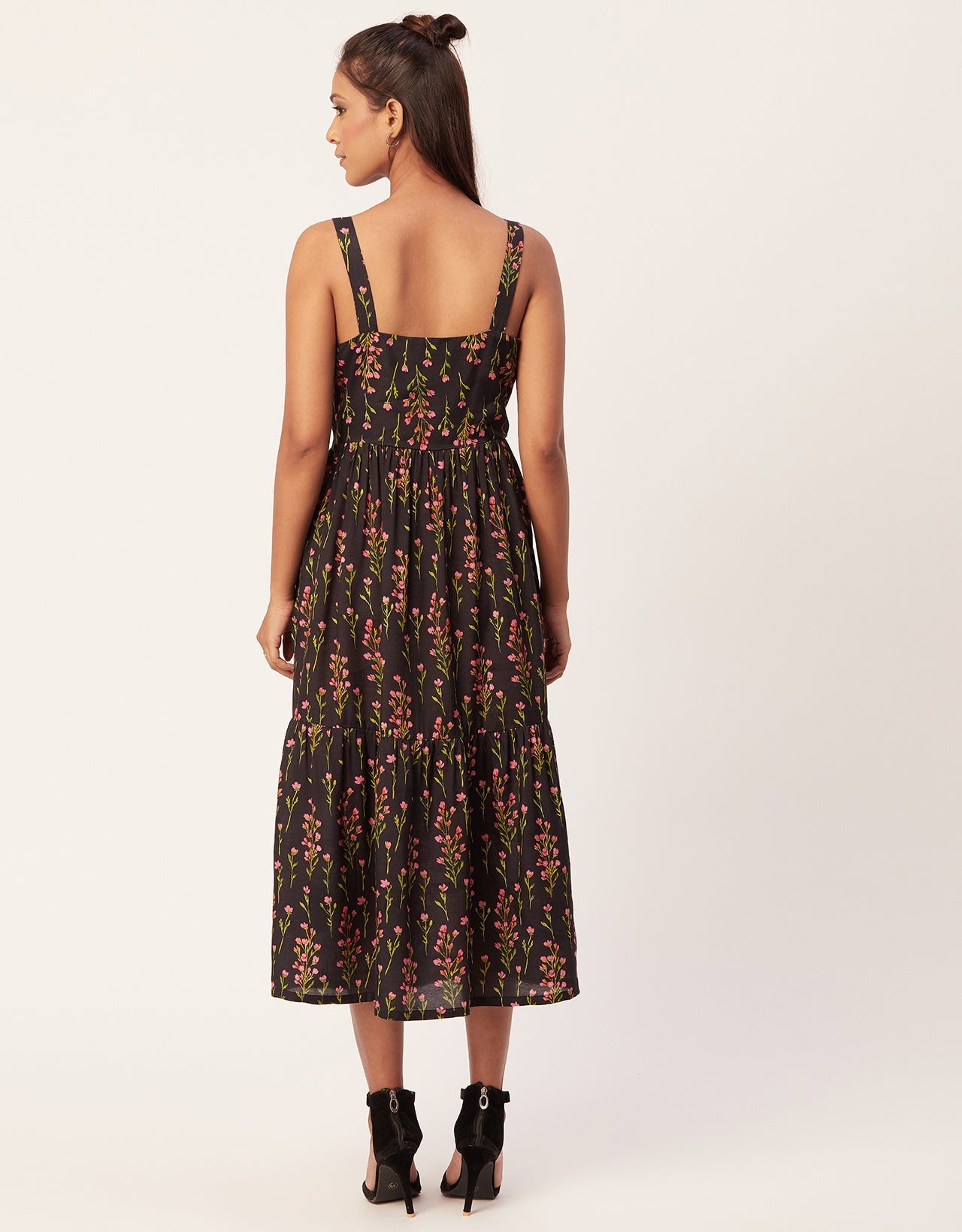 Sleeveless Chic Dress, Square Midi