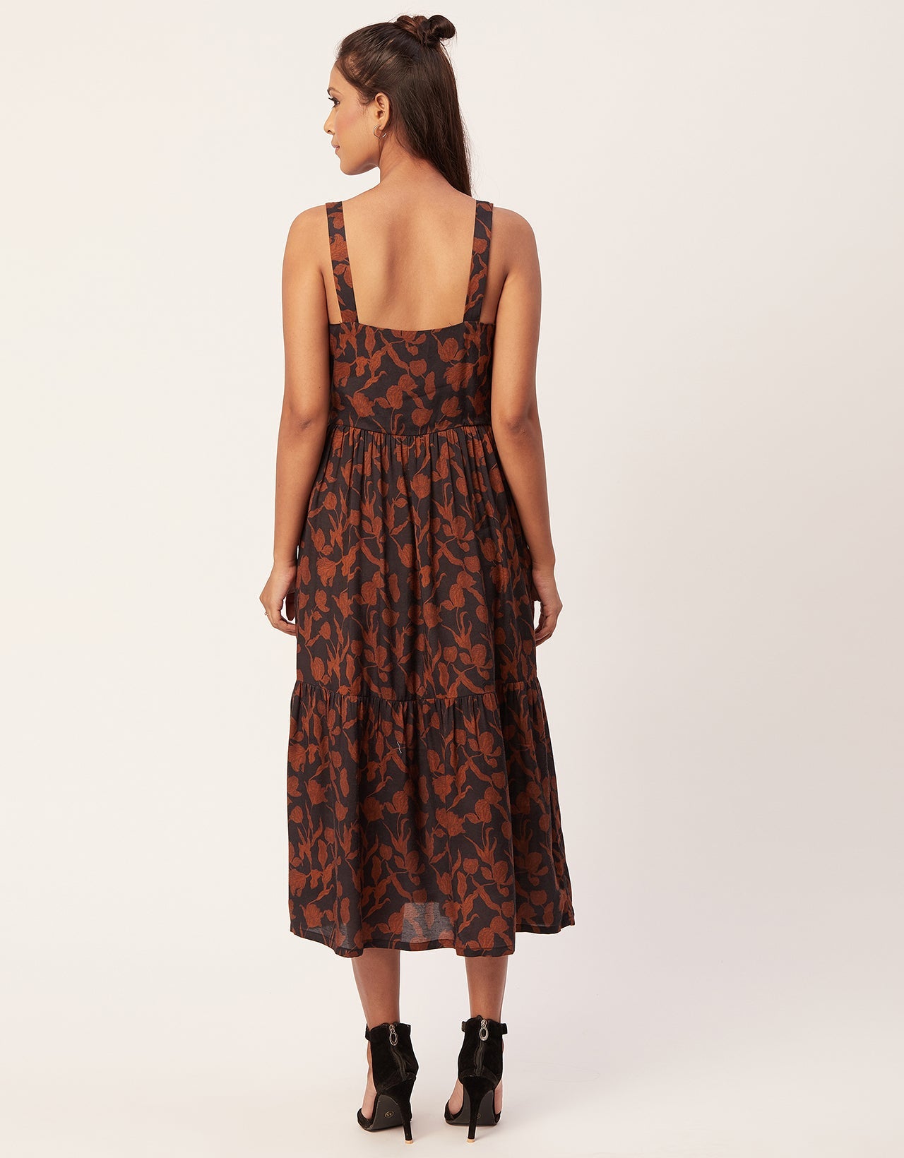 Sleeveless Chic Dress, Square Midi