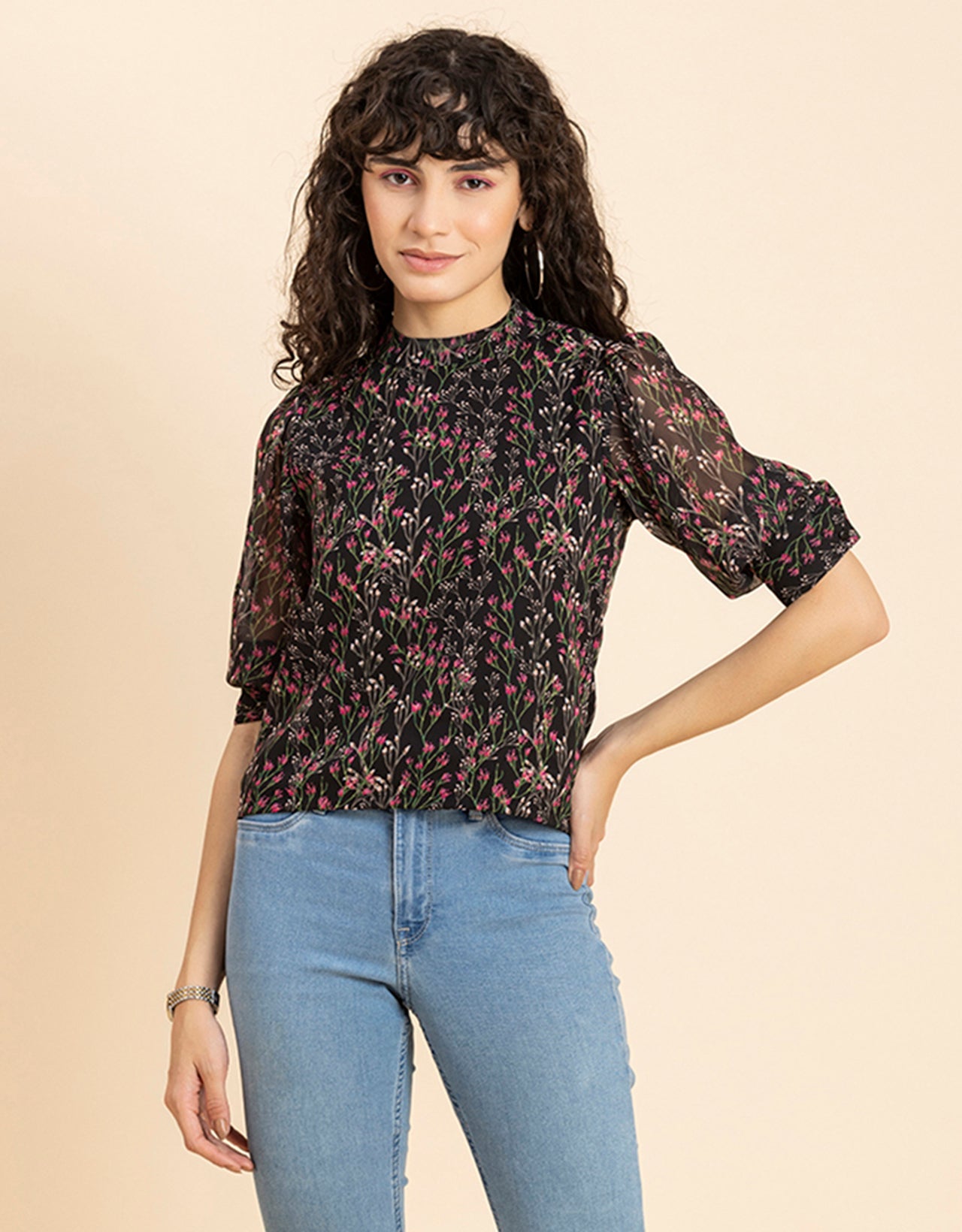 Turtle Neck Quarter Sleeves