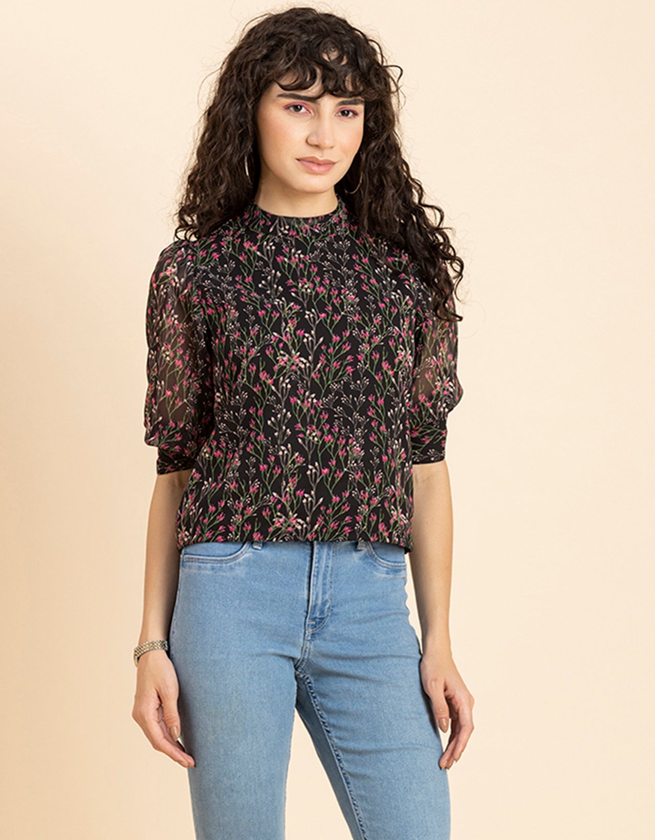 Turtle Neck Quarter Sleeves