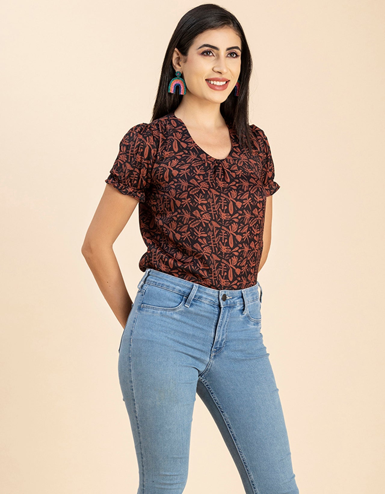 Round Neck Puffed Sleeves