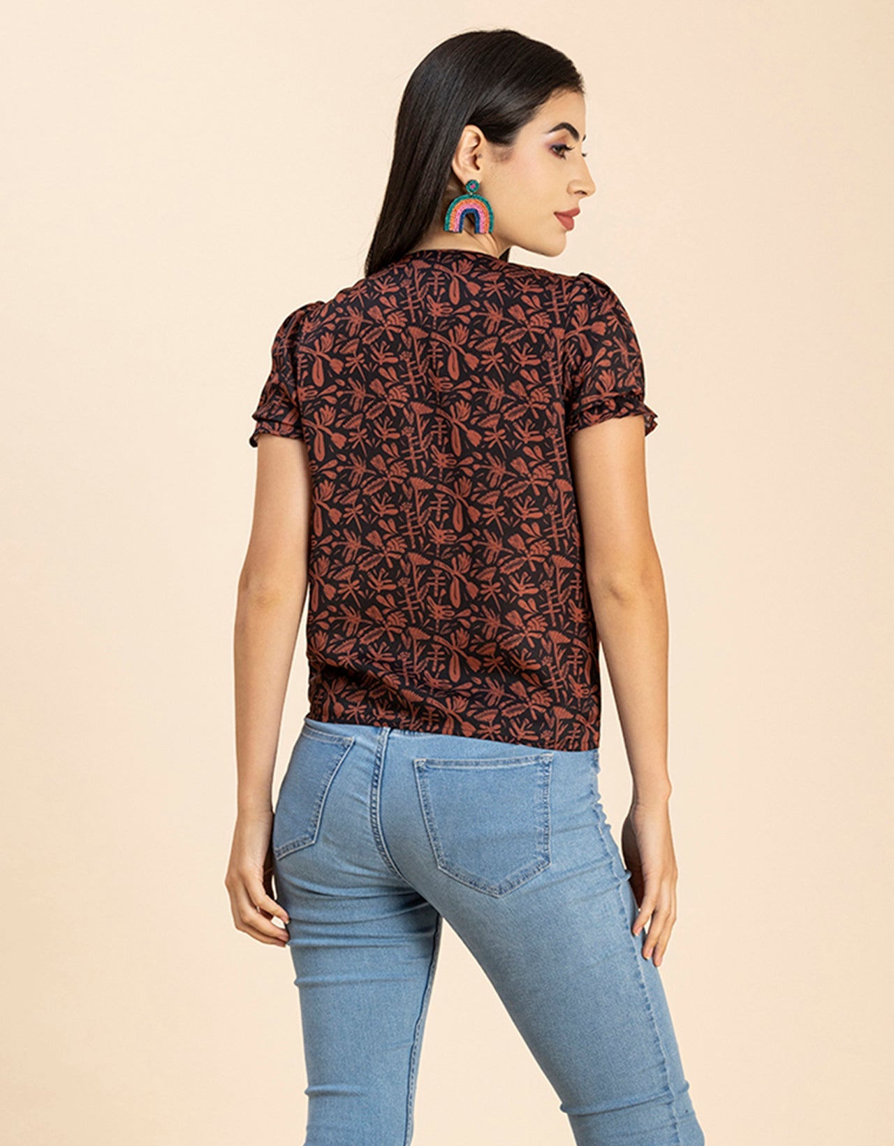 Round Neck Puffed Sleeves