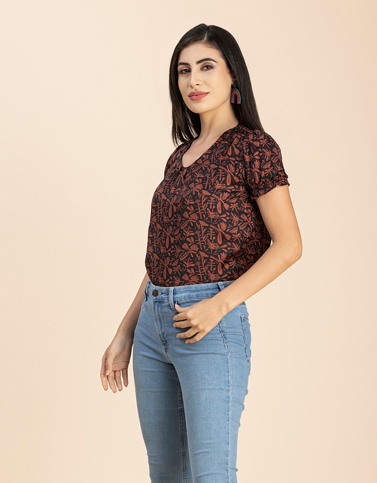 Round Neck Puffed Sleeves