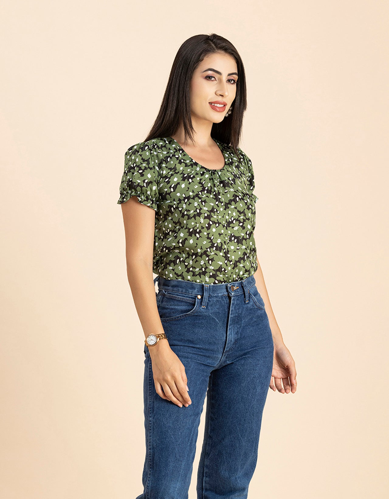 Round Neck Puffed Sleeves