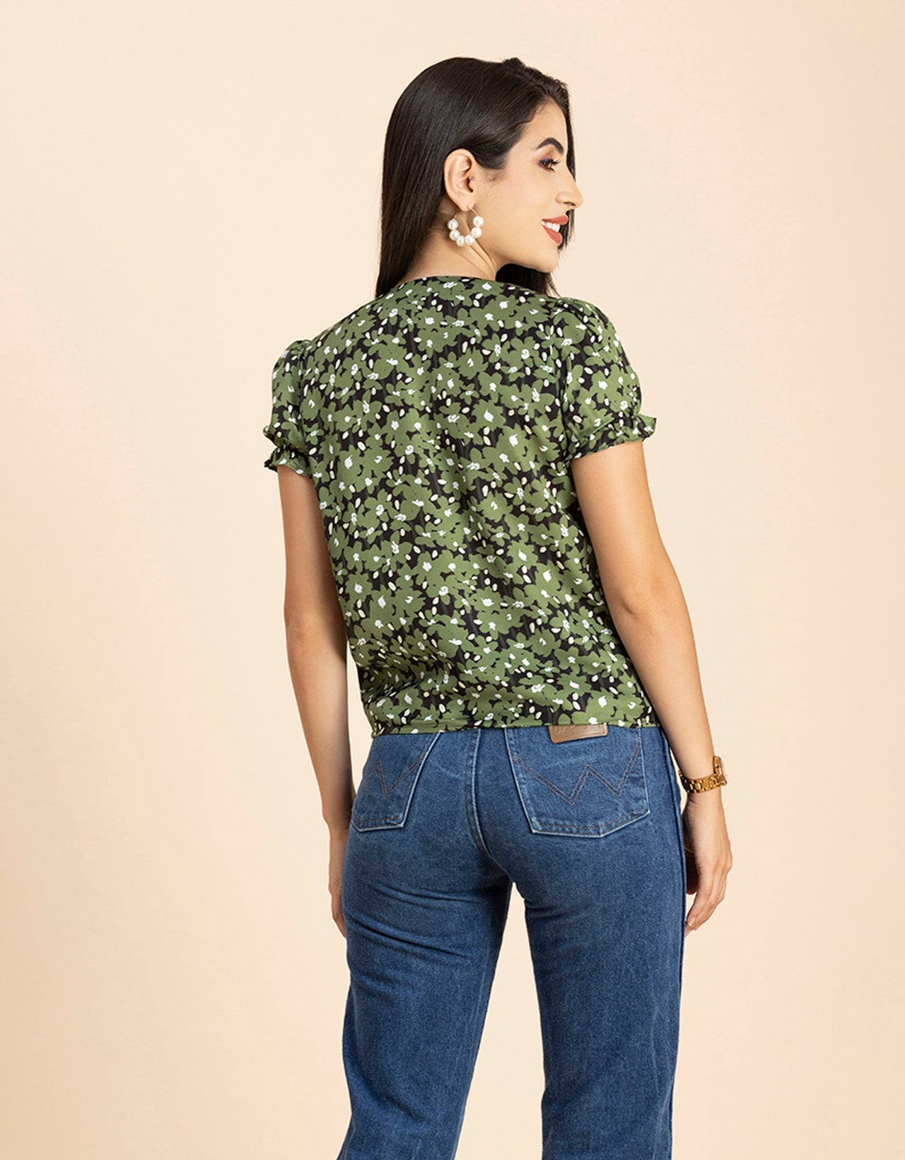 Round Neck Puffed Sleeves