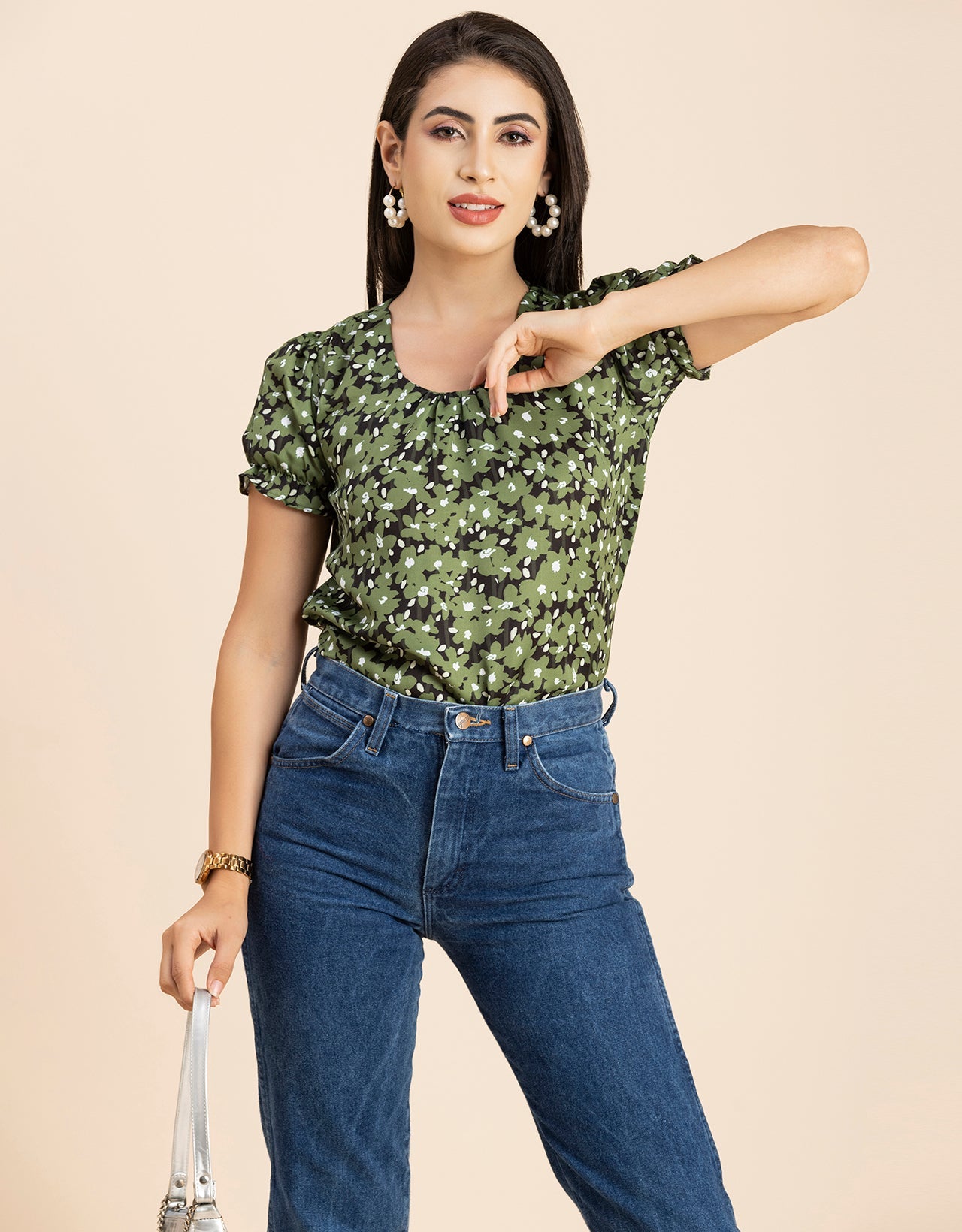Round Neck Puffed Sleeves