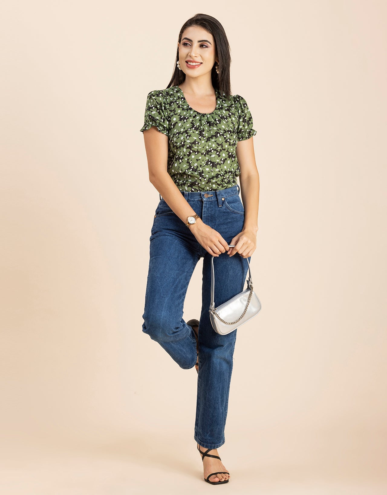 Round Neck Puffed Sleeves