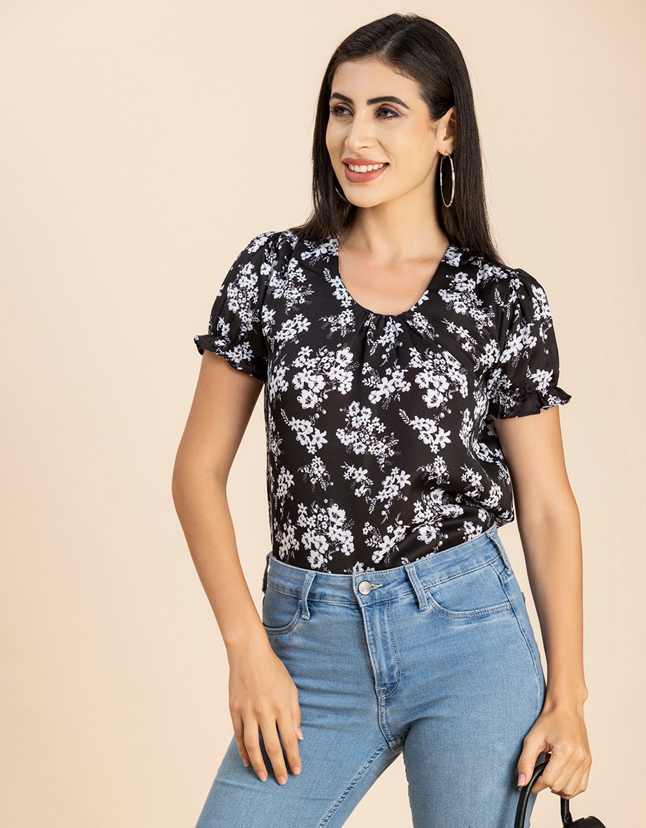 Round Neck Puffed Sleeves