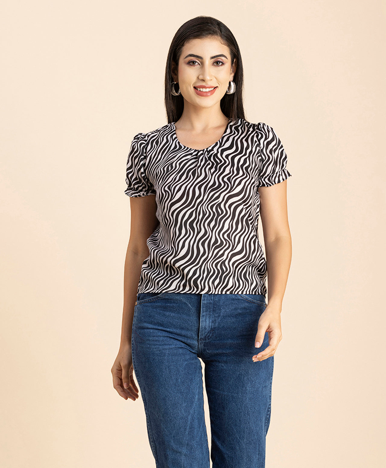 Round Neck Puffed Sleeves