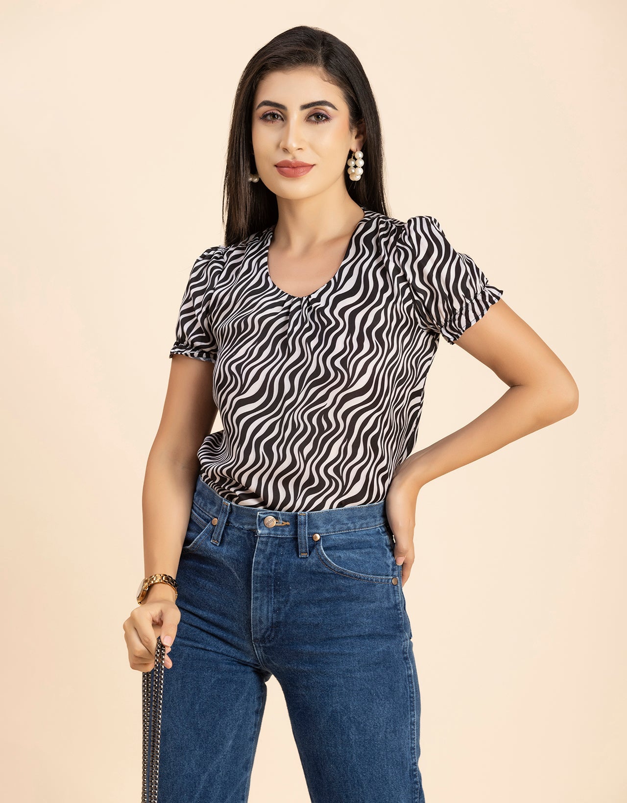 Round Neck Puffed Sleeves