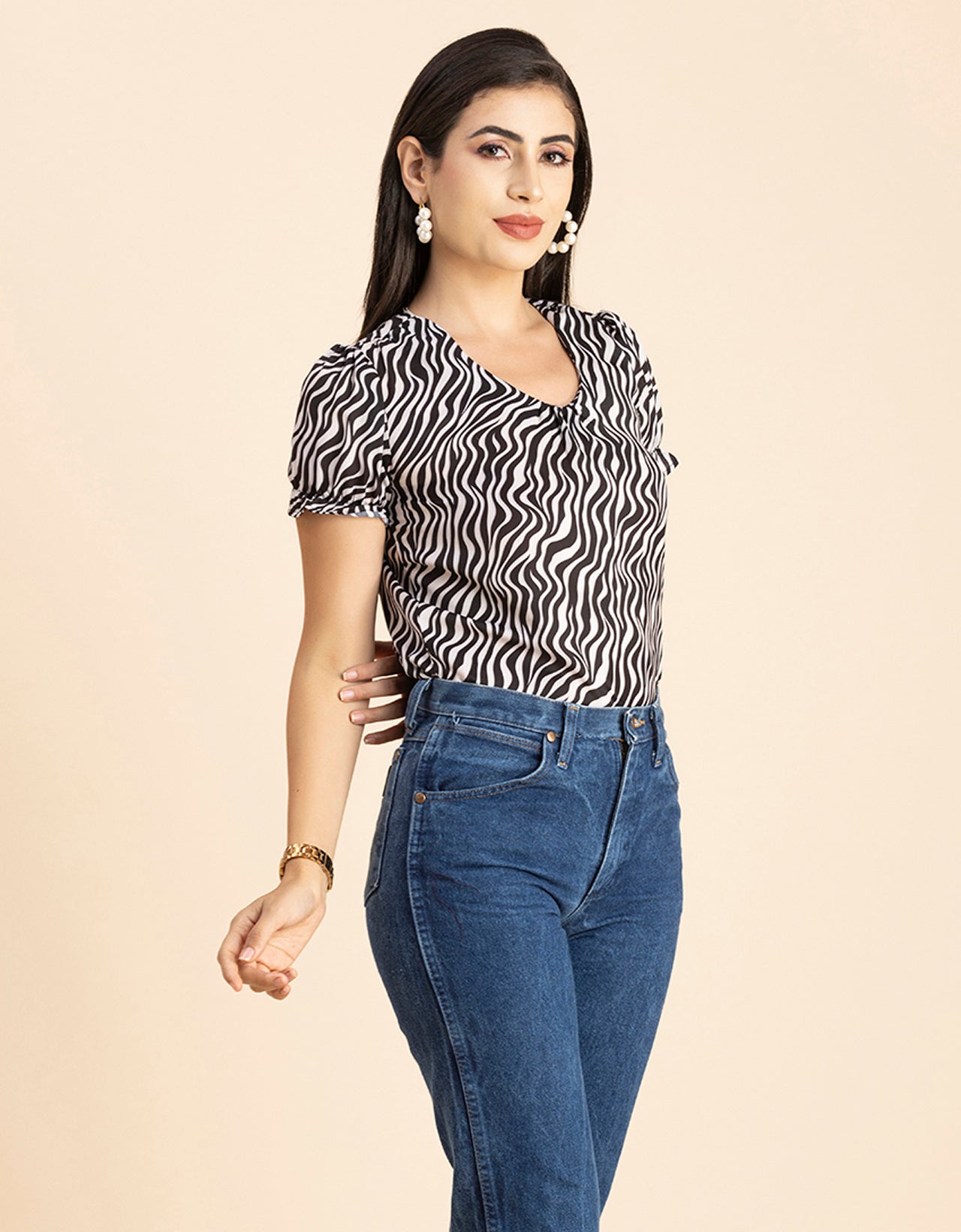 Round Neck Puffed Sleeves