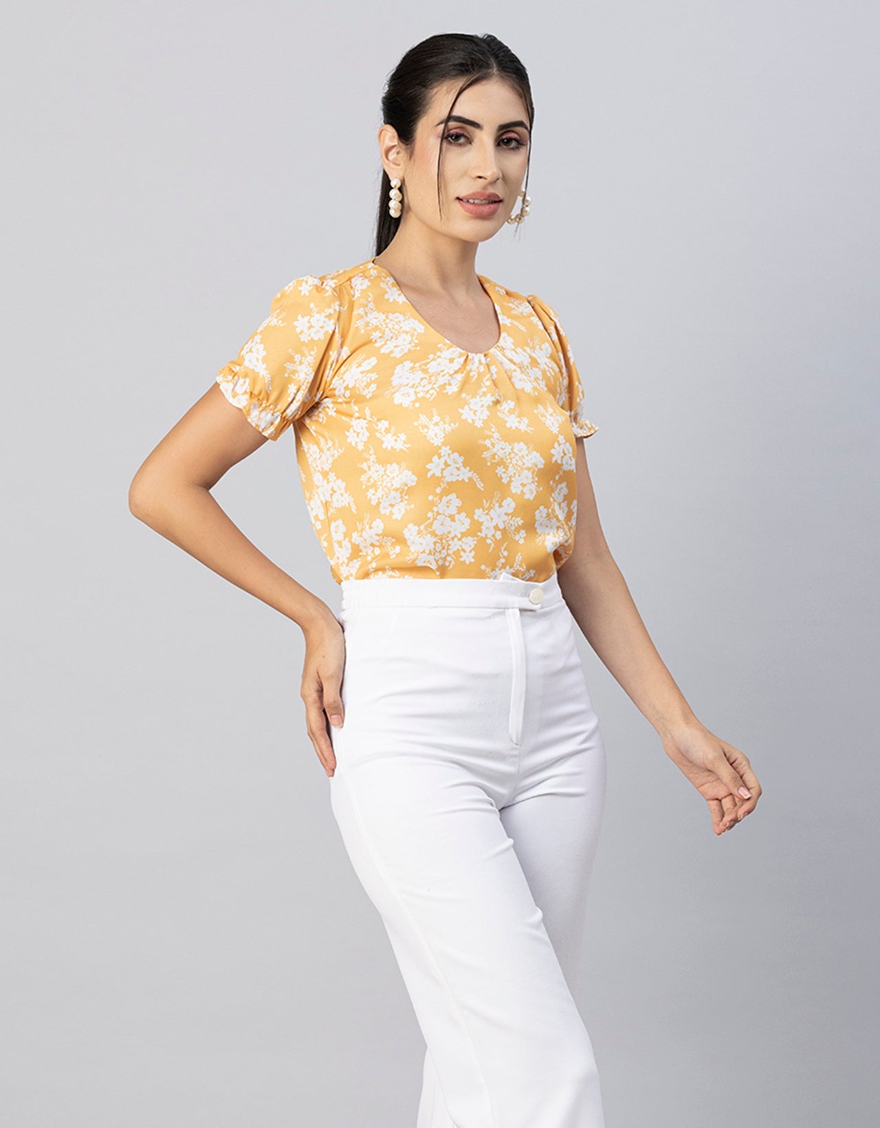 Round Neck Puffed Sleeves