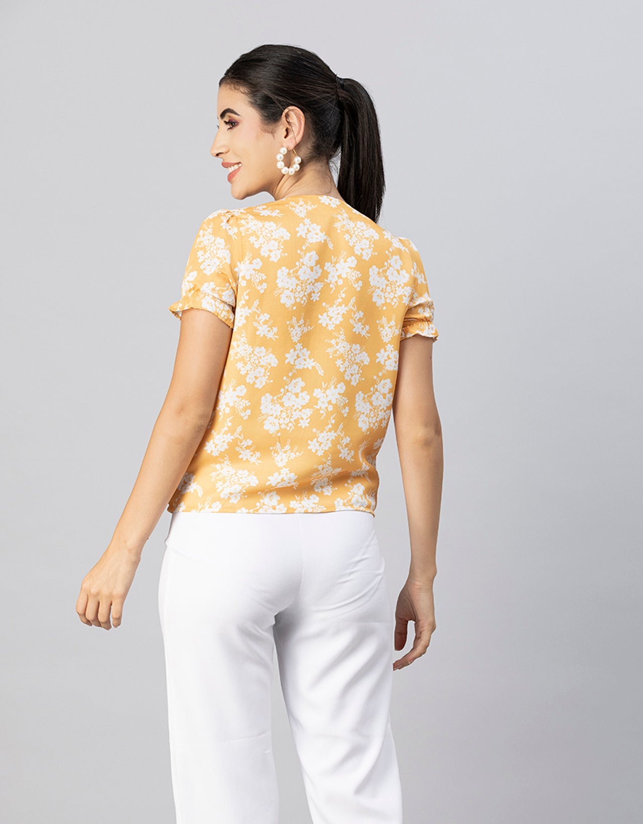 Round Neck Puffed Sleeves