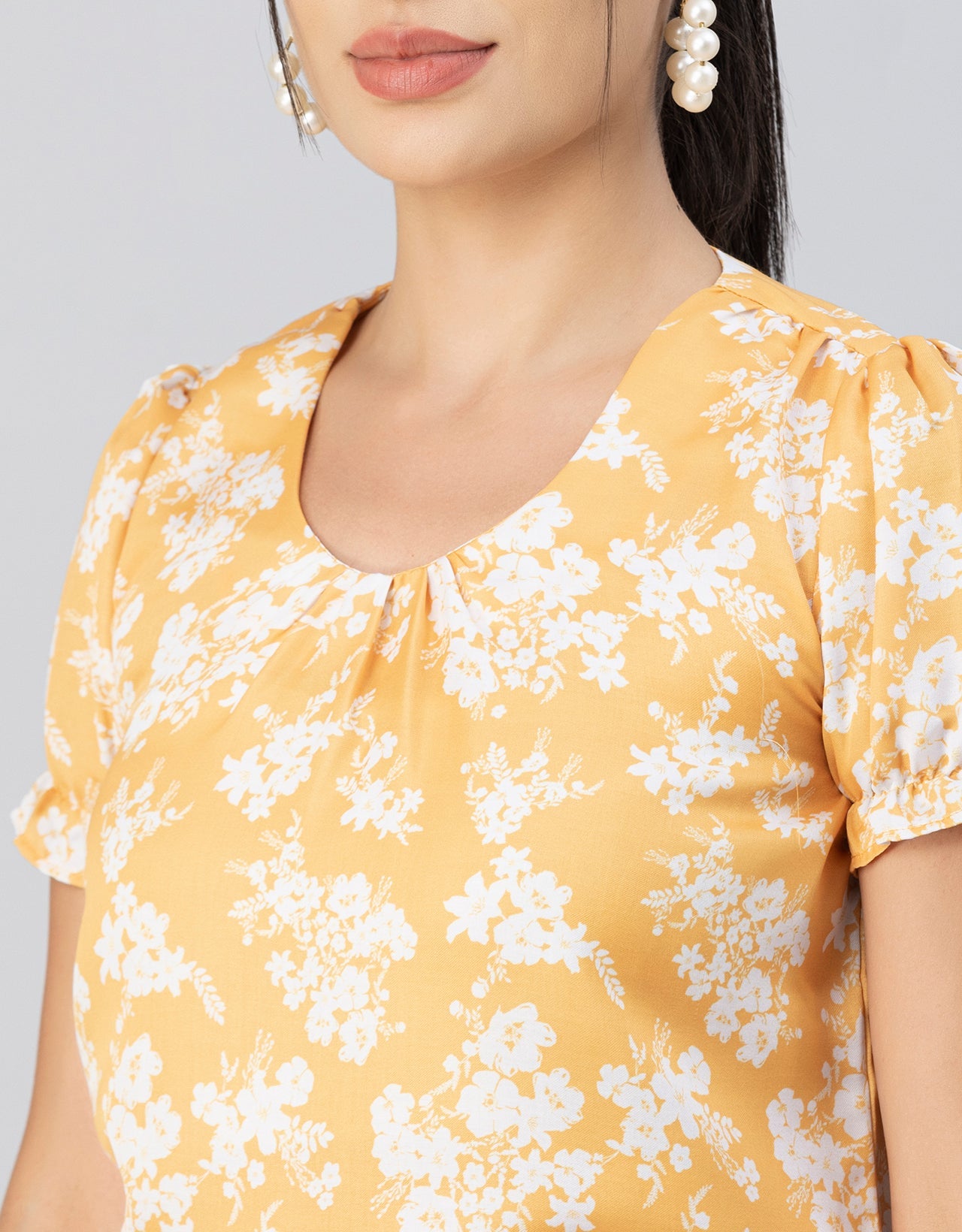 Round Neck Puffed Sleeves