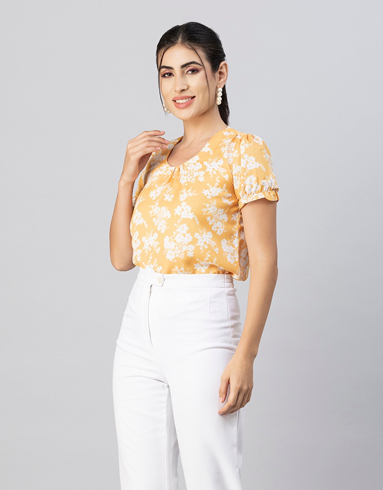 Round Neck Puffed Sleeves