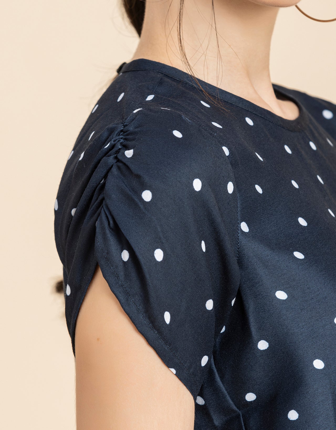 Round Neck Petal Sleeves