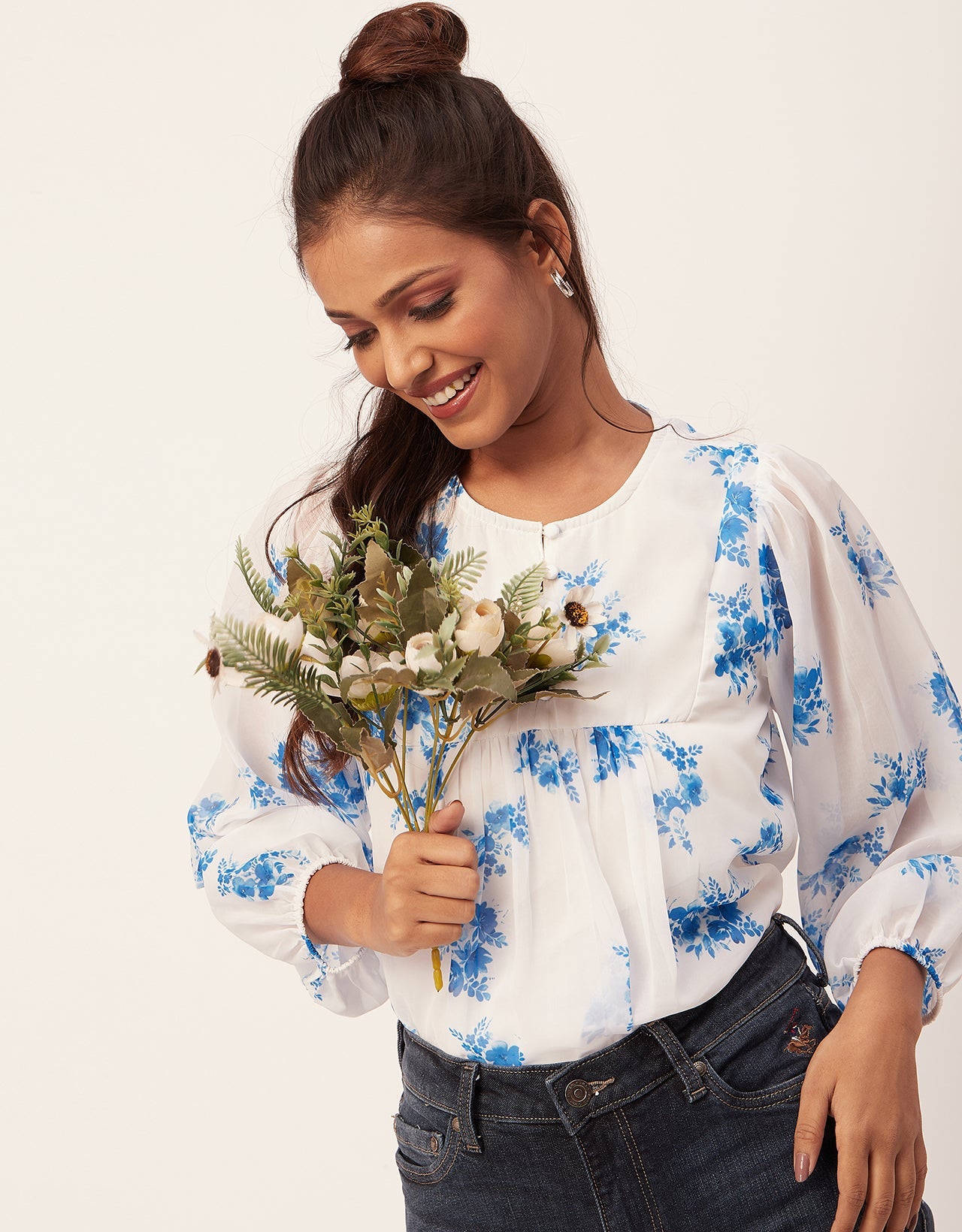 Round Neck Long Puff Sleeve