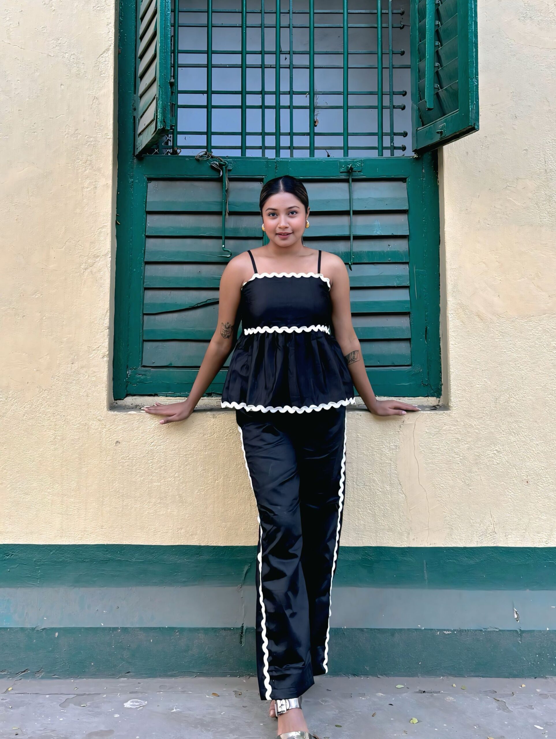 Sleeveless Elegance with Zigzag Lace & Pocketed Co-ord Set